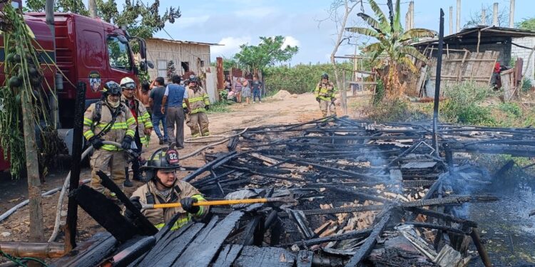 Vivienda quedó reducida a escombros por incendio