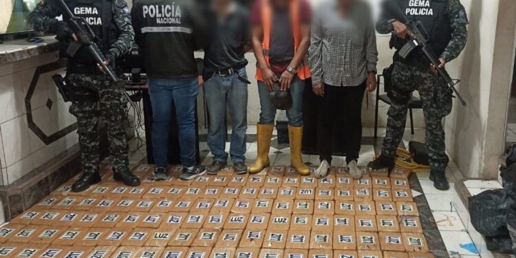 Más de una tonelada de estupefacientes estaban ocultos en un tanquero