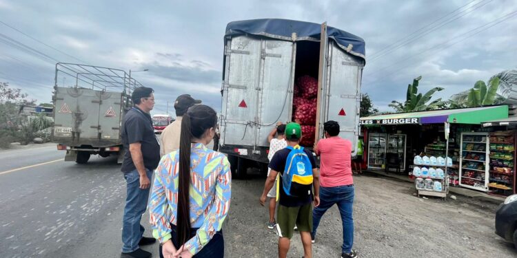 Un camión retenido con mercadería de dudosa procedencia