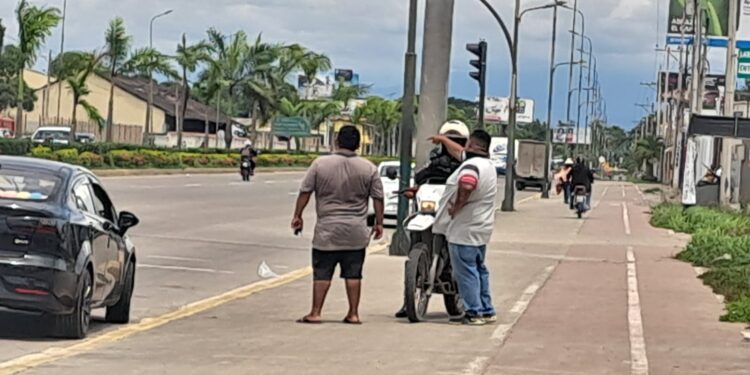 En un carro y una moto sujetos realizaron asalto al estilo sacapinta