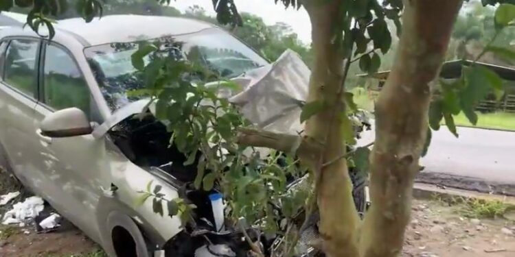 Cinco heridos y un fallecido deja accidente de tránsito