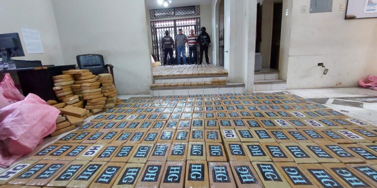 Incautaron más de una tonelada de droga que estaba oculta en un cabezal