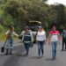 Prefectura completa asfaltado de eje vial rural en Atahualpa