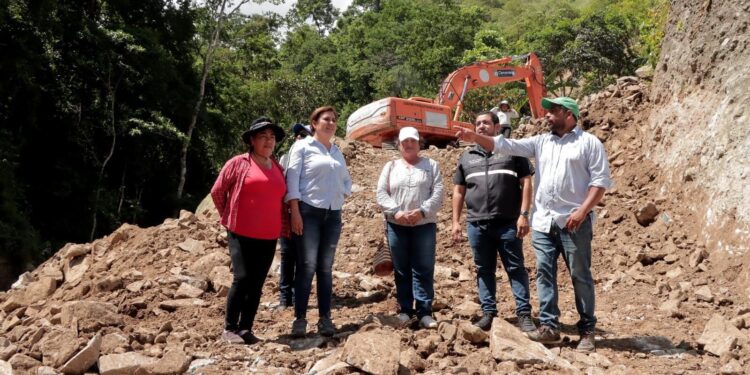 Prefectura instala un puente bailey en la Parroquia Uzhcurrumi