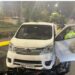 Agente de tránsito resultó herido al ser arrastrado con su moto por una furgoneta