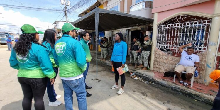 Empresa de Internet Gonet entregó kits alimenticios en el Barrio 4 de Abril