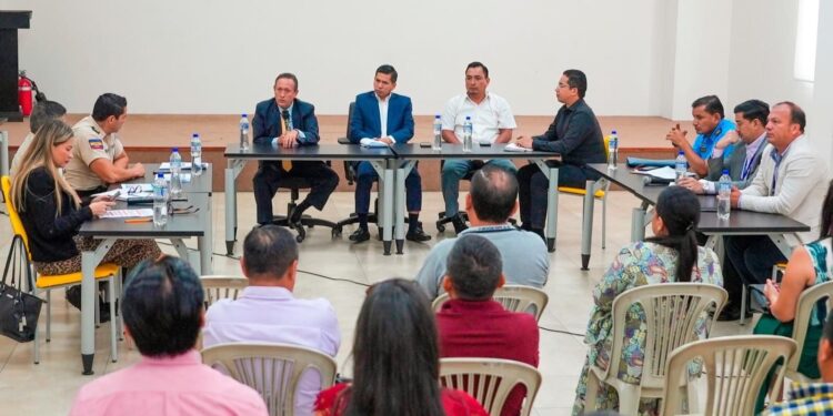 Alcalde participó en mesa de trabajo con el gremio de taxistas