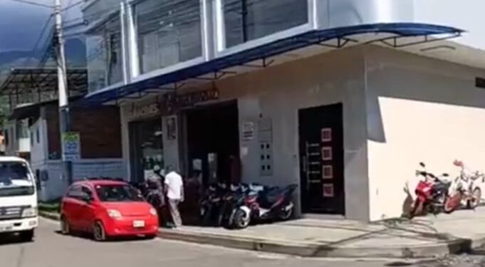 Sujetos armados robaron en almacén en Camilo Ponce Enríquez