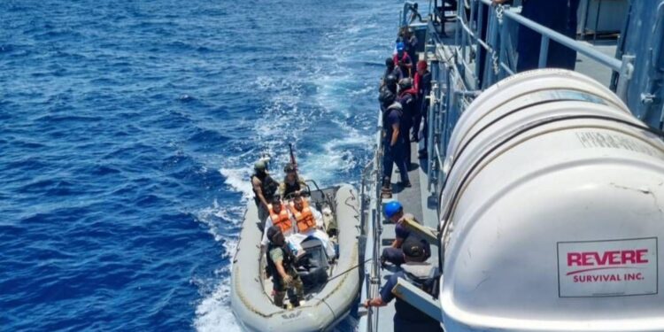 Decomisaron cerca de 1 tonelada de droga en embarcación