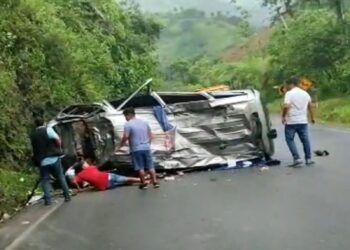 Heridos al volcar una furgoneta