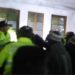 Comuneros se enfrentan a la Policía tras la liberación de presuntos delincuentes