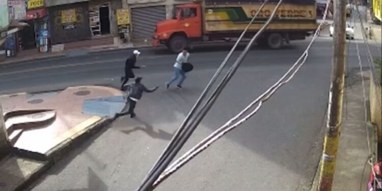 Sujetos armados perpetraron asalto en el centro de Ponce Enríquez