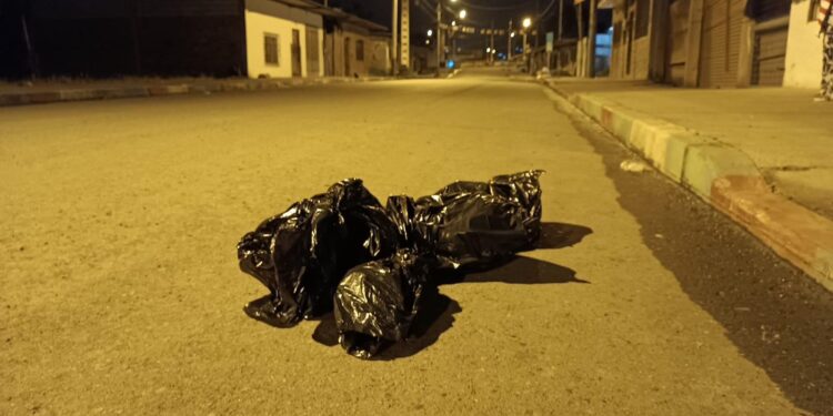 Hallaron tres cabezas humanas en unas fundas