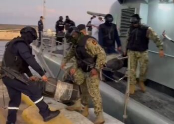 Botaron al mar 7 sacos con bloques de sustancia ilícita para no ser inculpados