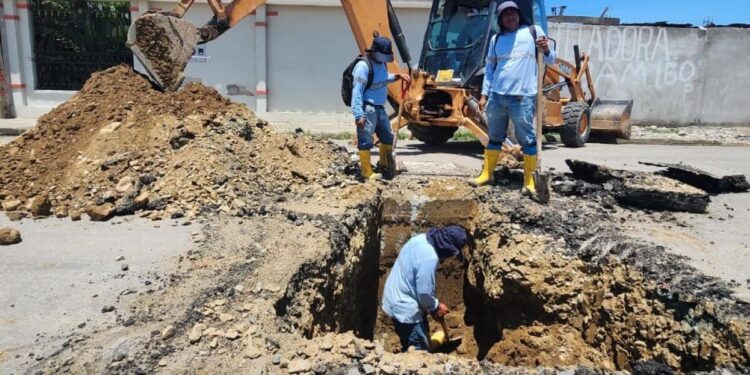 Aguas sustituye red de alcantarillado en el Barrio Rayito de Luz