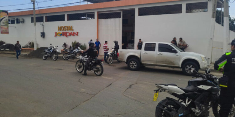 Asesinan a tres personas dentro de un hostal