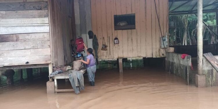 Comunidad Tsapa cantón Tiwintza bajo el agua