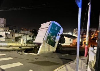 A camión recolector se lo tragó la tierra