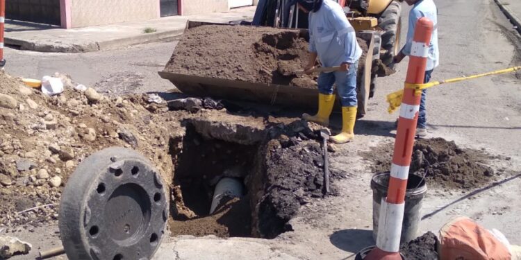 Aguas Machala soluciona inconvenientes en el sistema de alcantarillado
