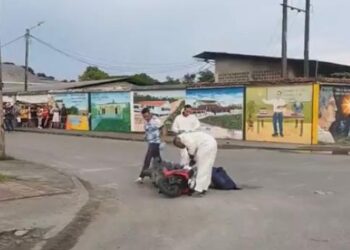 Le dispararon mientras circulaba en su motocicleta
