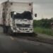 Camión se accidentó dejando daños materiales