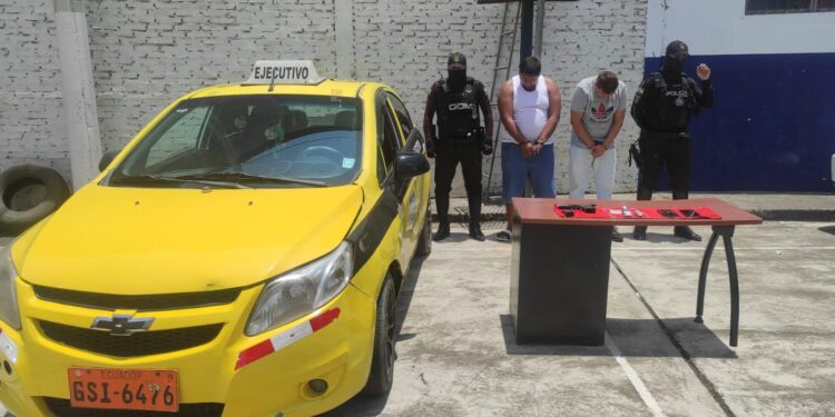 Se habrían movilizado en un taxi con un arma de fuego