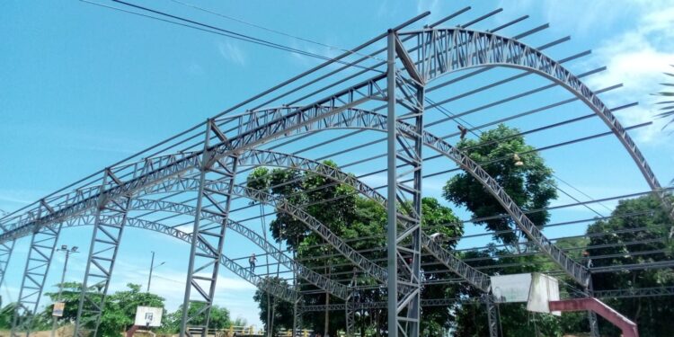 Alcaldía trabaja en la construcción de polideportivo en el Sitio Pagua