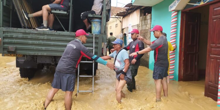 Militares evacuaron zonas inundadas