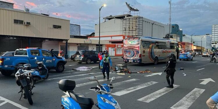 Comerciante fue arrollada por un bus cuando cruzaba la calle