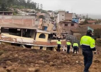 16 personas fallecidos y 16 heridas deja hasta el momento desastre en Alausí
