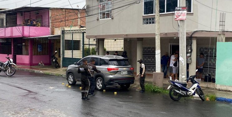 Asesinado con un fusil mientras se movilizaba en un carro