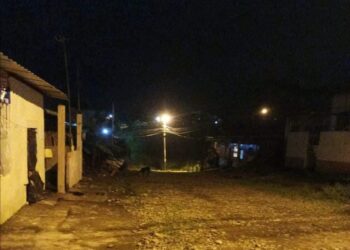 Atentaron contra un joven afuera de su domicilio