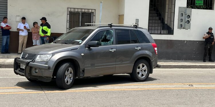 Se le llevaron 9.000 dólares en un asalto al estilo sacapinta