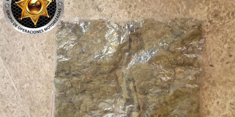 Un paquete con sustancias ilícitas fue arrojado a la basura