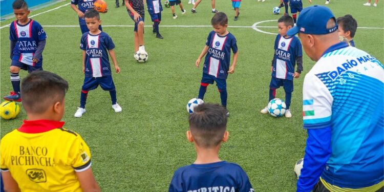 Niños aprovechan los cursos vacacionales municipales