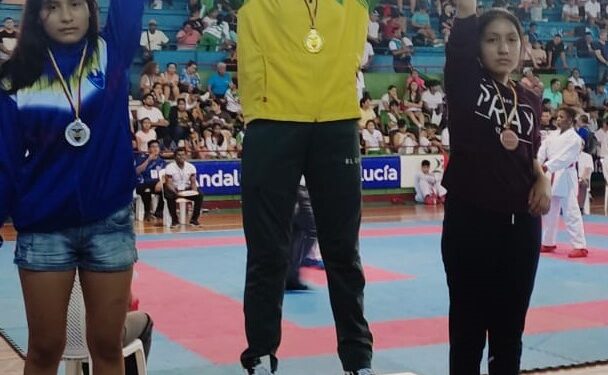 8 MEDALLAS PARA KARATECAS ORENSES EN CAMPEONATO NACIONAL