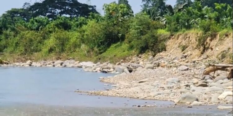 Lo encontraron muerto en la orilla del Río Santa Rosa