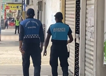  Un sujeto estaría haciendo mal uso de prendas y distintivos de Movilidad Machala