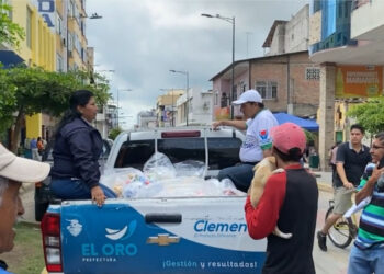 Prefectura de El Oro brinda ayuda a los damnificados por el terremoto
