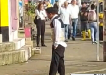 A un trabajador de una joyería le colocaron aparatos explosivos en el cuerpo
