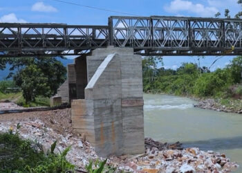 Prefectura de El Oro realiza trabajos de reforzamiento del puente Bailey en Calichana