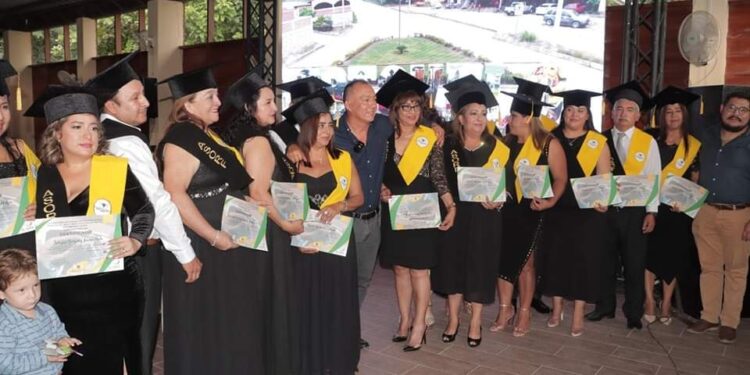 Prefectura gradúo a la primera promoción de orfebres de El Oro