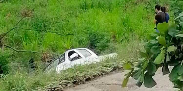 Carro perdió pista a la altura de la comunidad de San Miguel de Brasil