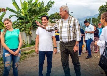 Alcalde constató los trabajos de construcción de bordillos