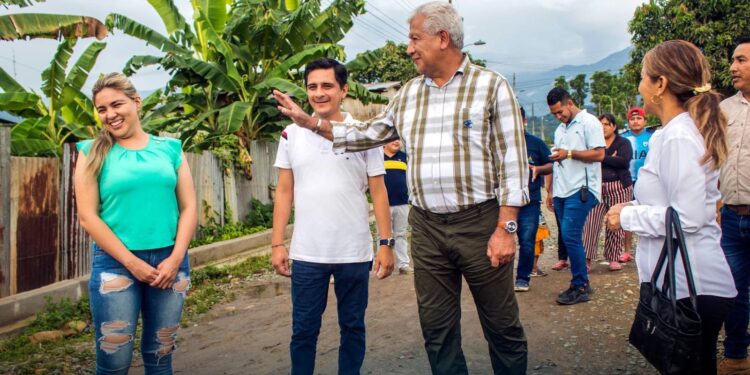 Alcalde constató los trabajos de construcción de bordillos