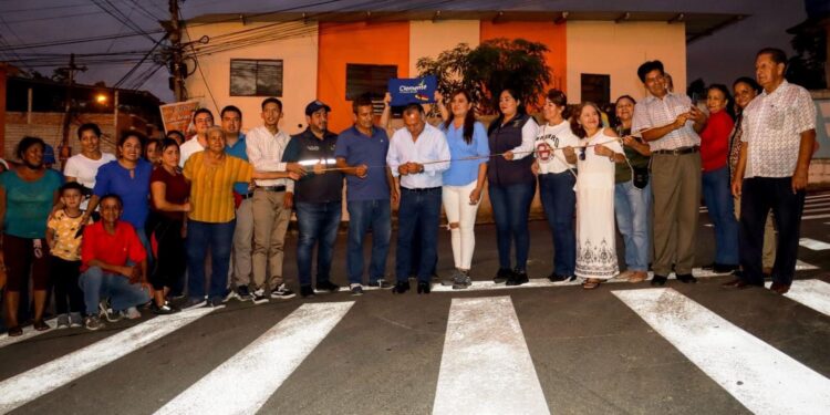Prefectura entregó asfaltado de calles en la parroquia Casacay