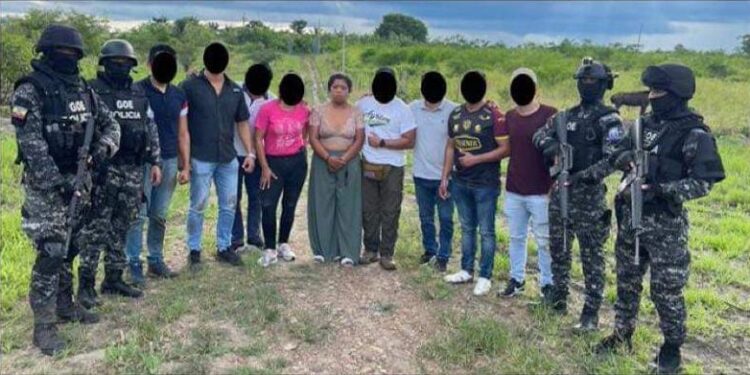 Policía libera a mujer secuestrada