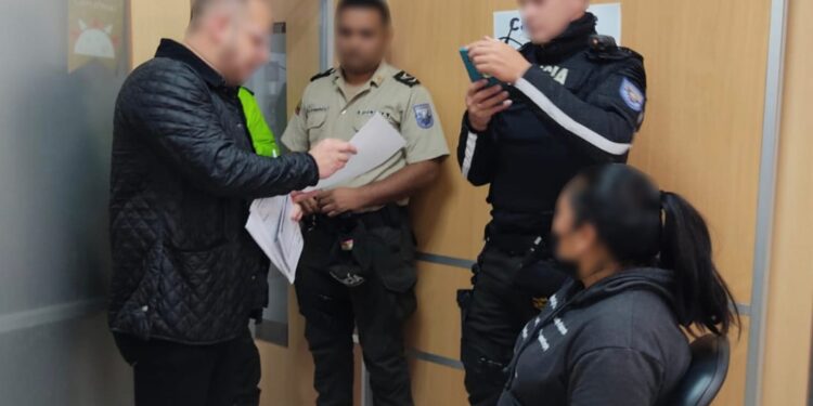 Tres personas detenidas por supuestos turnos falsos en Quito y Cuenca