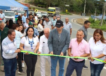 Prefectura entregó la rehabilitación del eje vial estatal de Piñas