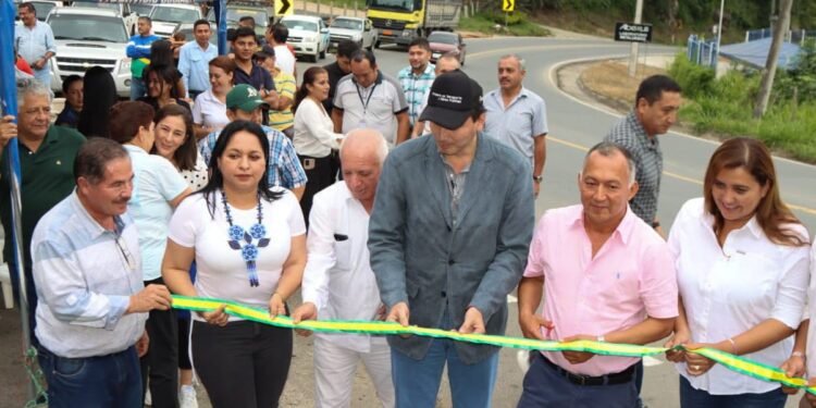 Prefectura entregó la rehabilitación del eje vial estatal de Piñas